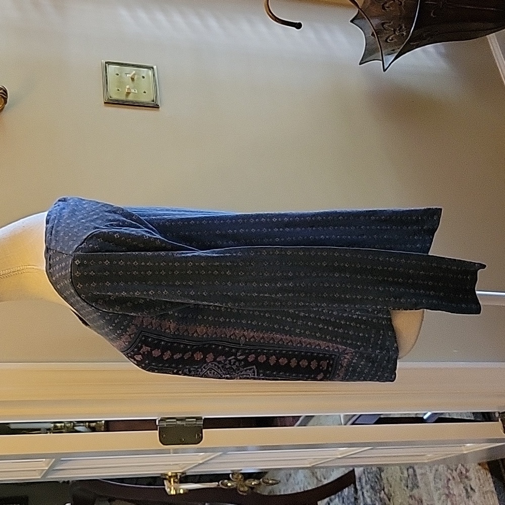 Lucky Brand heather blue pink medallion long sleeve top round neck Medium EUC… - Picture 3 of 5